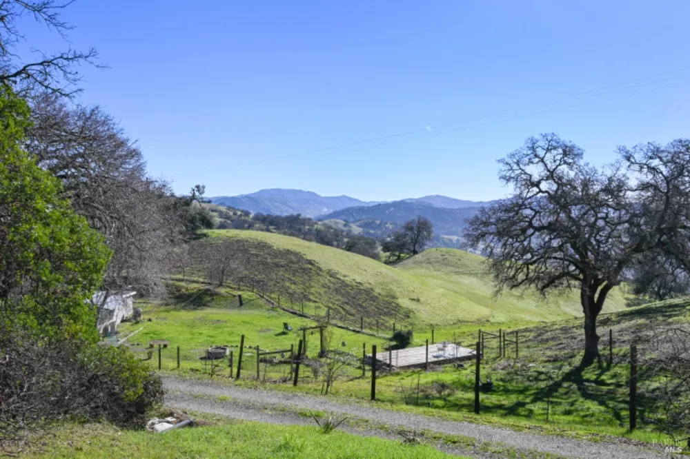 32400 Pine Mountain Road Cloverdale, CA 95425