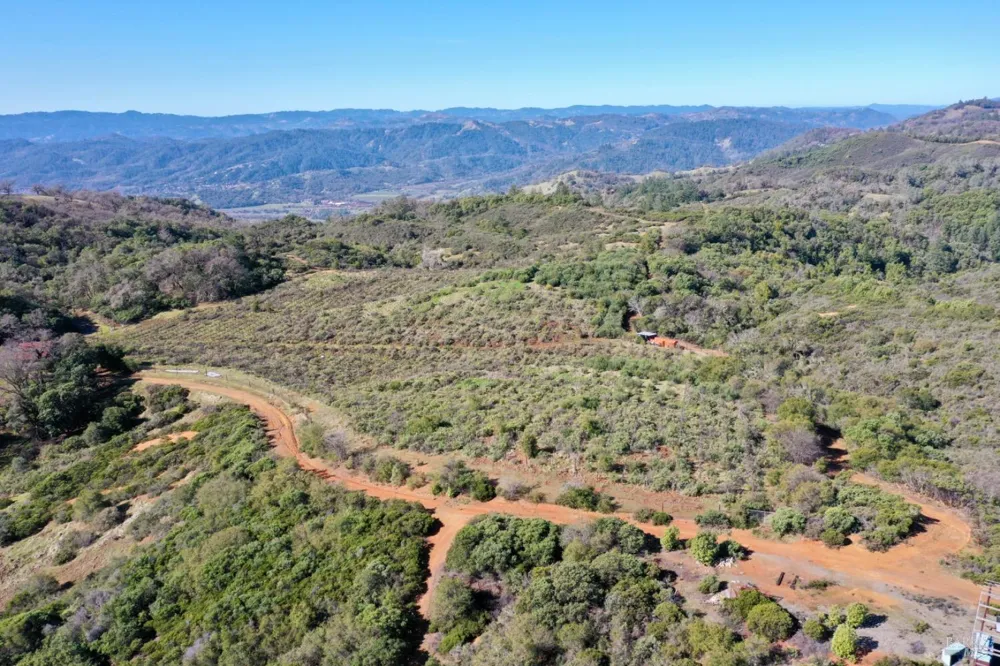 32400 Pine Mountain Road Cloverdale, CA 95425
