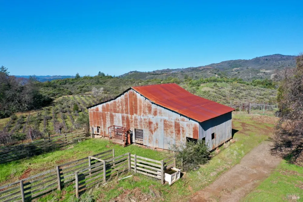 32400 Pine Mountain Road Cloverdale, CA 95425