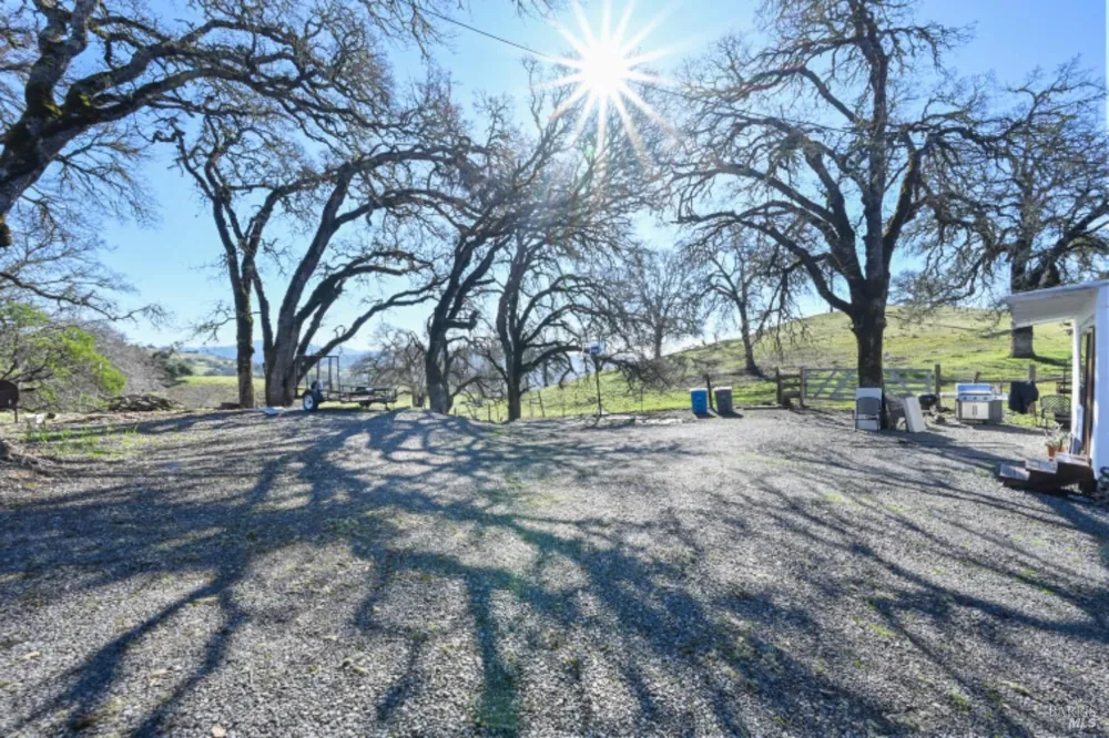 32400 Pine Mountain Road Cloverdale, CA 95425