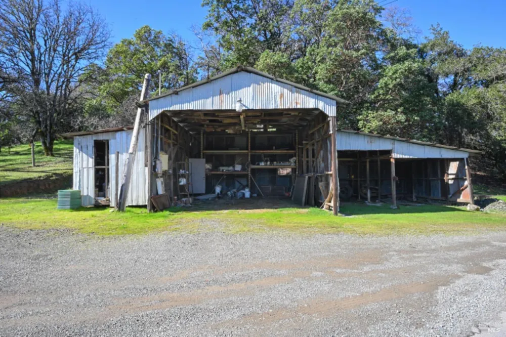 32400 Pine Mountain Road Cloverdale, CA 95425