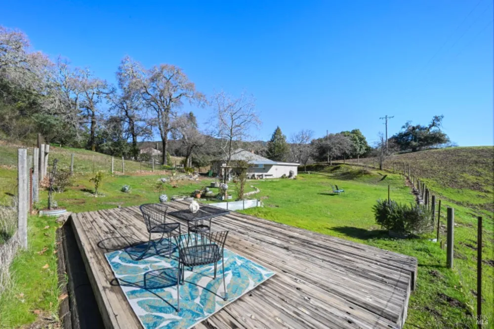 32400 Pine Mountain Road Cloverdale, CA 95425