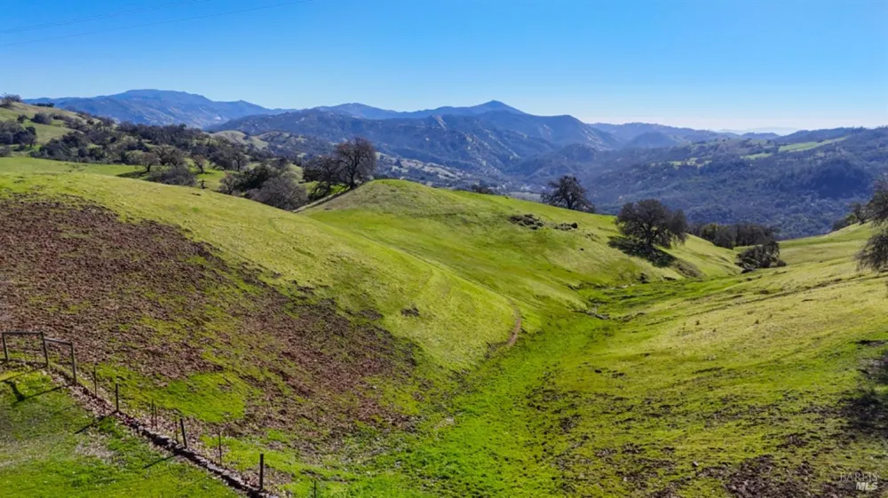 32400 Pine Mountain Road Cloverdale, CA 95425