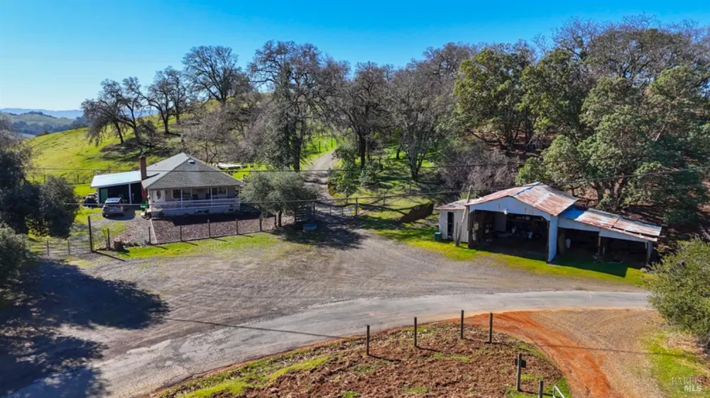 32400 Pine Mountain Road Cloverdale, CA 95425