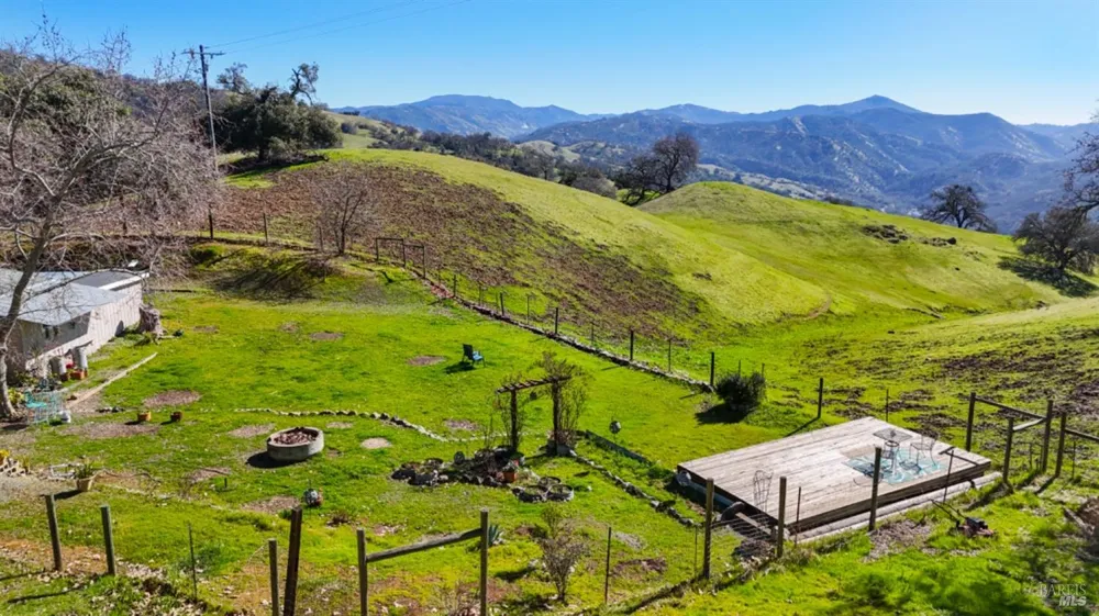 32400 Pine Mountain Road Cloverdale, CA 95425
