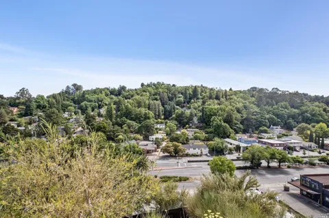 51 El Camino Avenue