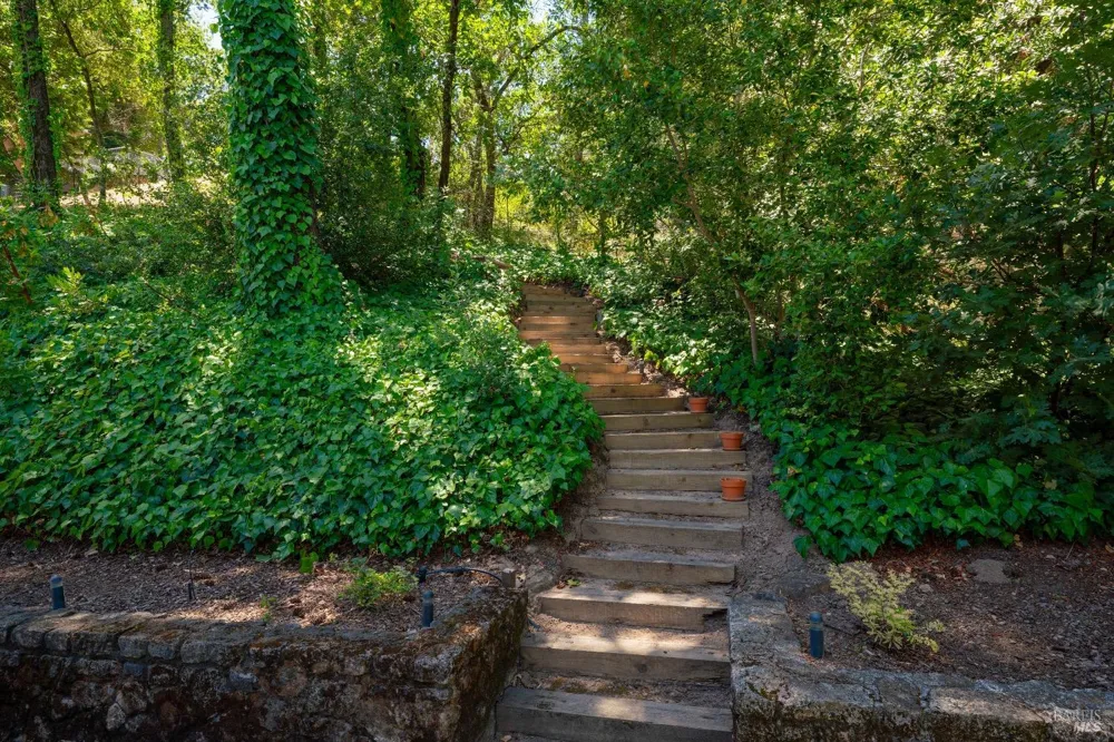 1590 Sylvaner Avenue St. Helena, CA 94574