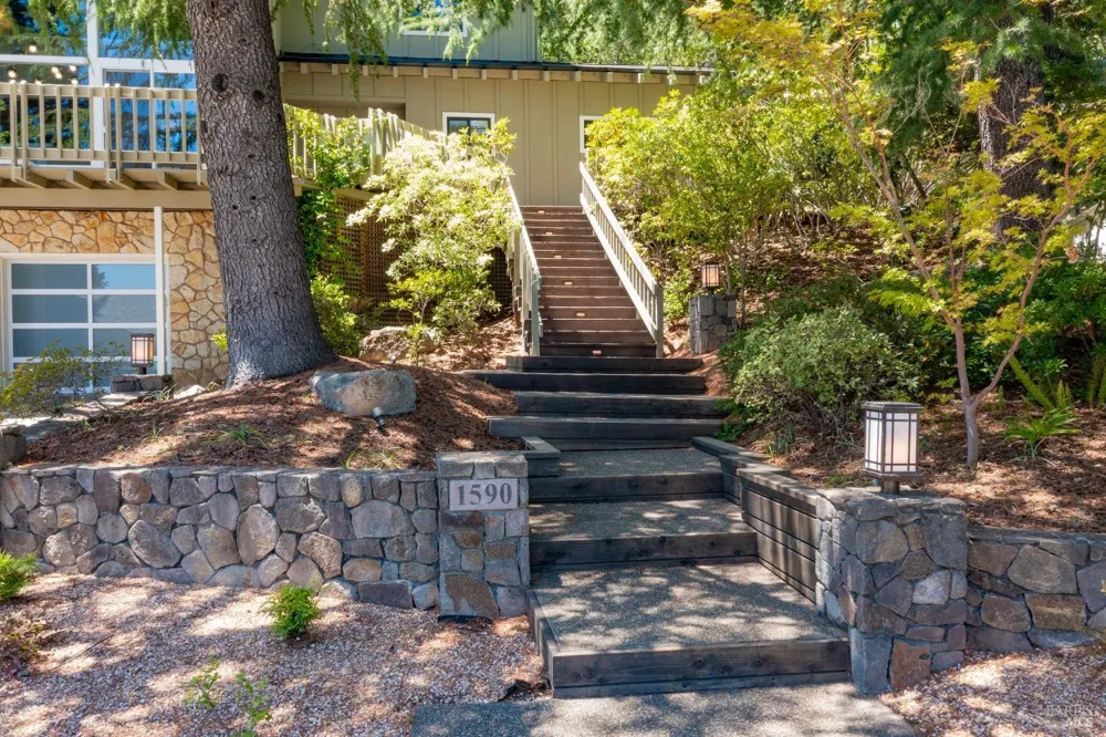 1590 Sylvaner Avenue St. Helena, CA 94574