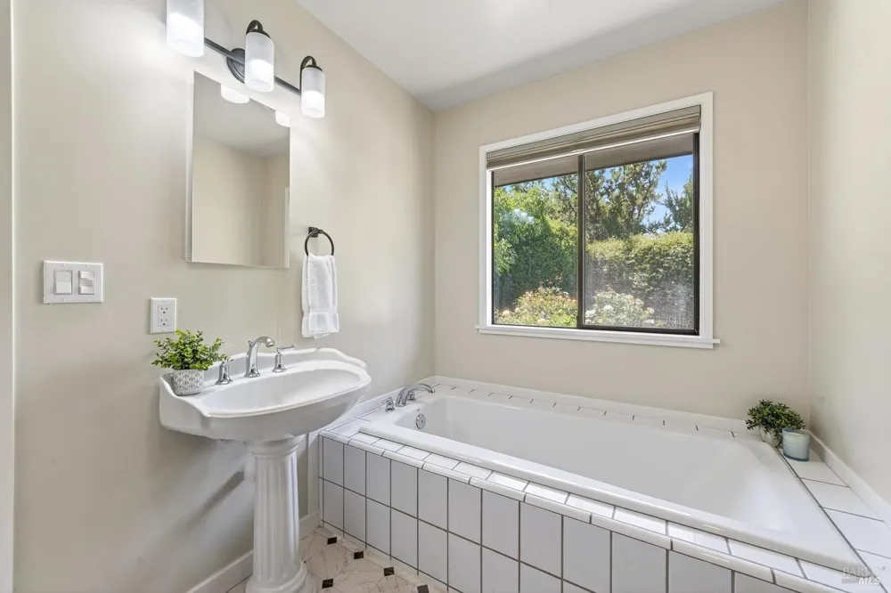 1819 Spring Mountain Court St. Helena, CA 94574