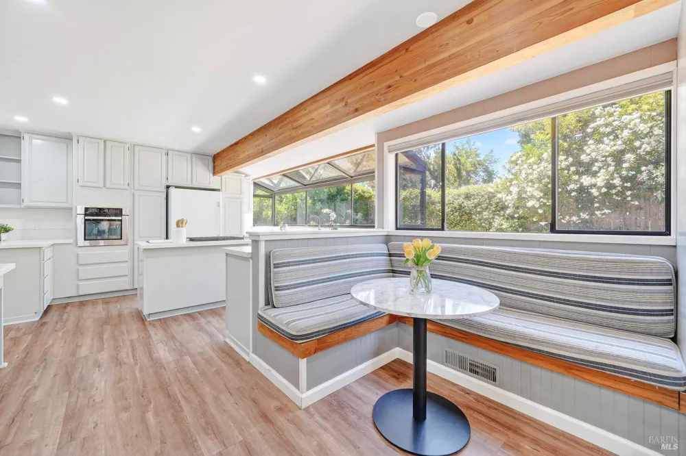 1819 Spring Mountain Court St. Helena, CA 94574