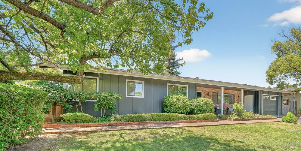 1819 Spring Mountain Court St. Helena, CA 94574