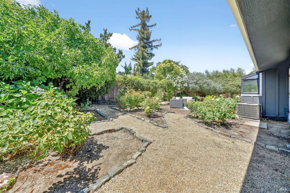1819 Spring Mountain Court St. Helena, CA 94574