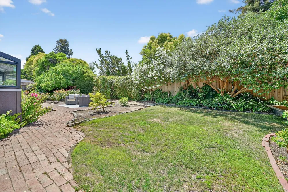 1819 Spring Mountain Court St. Helena, CA 94574