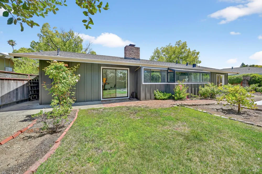 1819 Spring Mountain Court St. Helena, CA 94574
