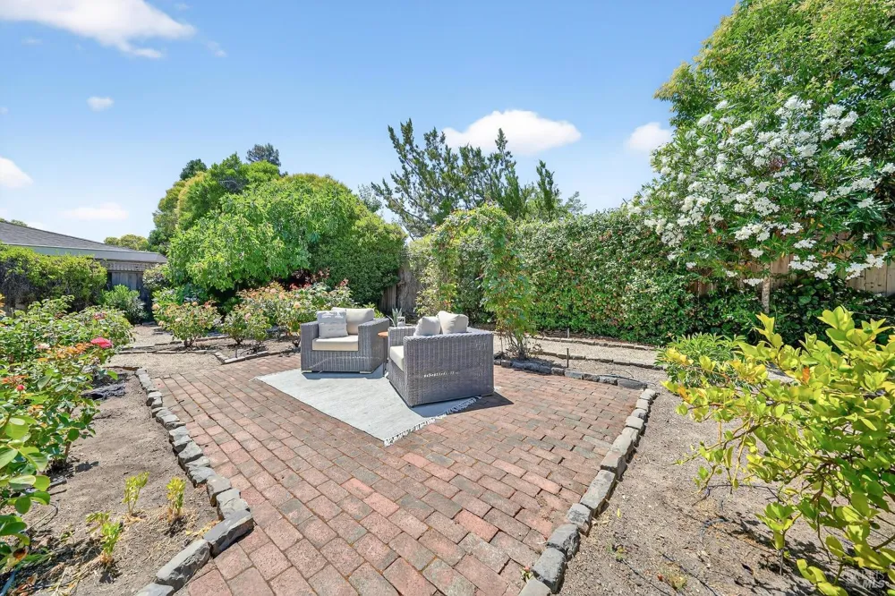 1819 Spring Mountain Court St. Helena, CA 94574