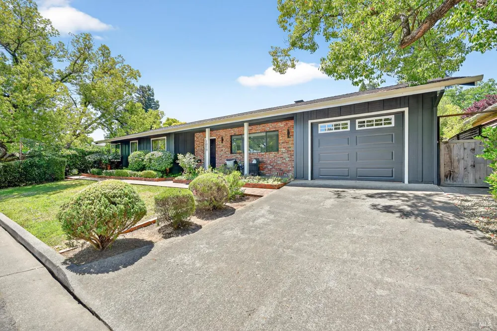 1819 Spring Mountain Court St. Helena, CA 94574