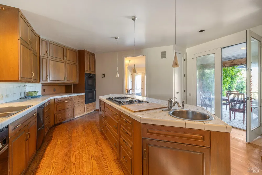 3295 Warm Springs Road Glen Ellen, CA 95442