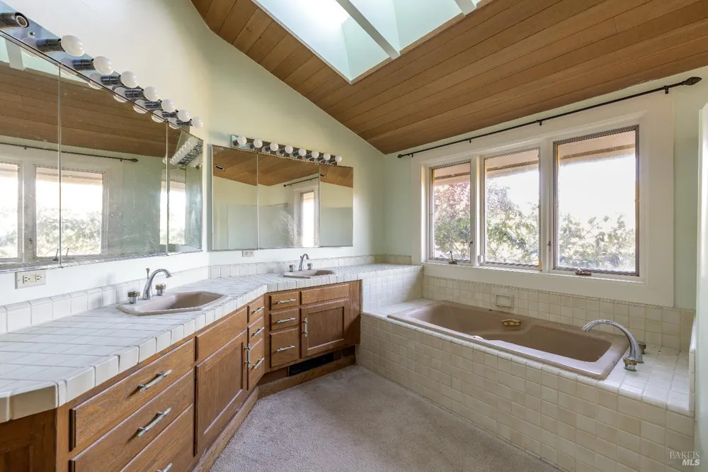 3295 Warm Springs Road Glen Ellen, CA 95442