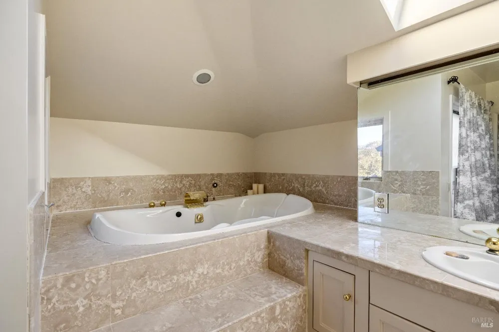 3295 Warm Springs Road Glen Ellen, CA 95442