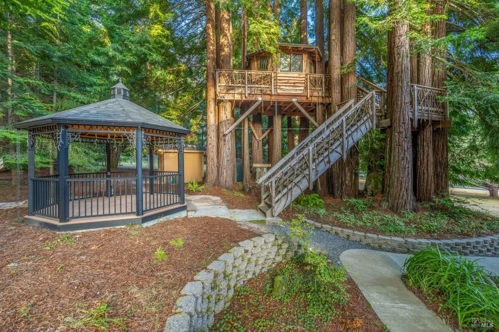 16611 Pearl Ranch Road Fort Bragg, CA 95437