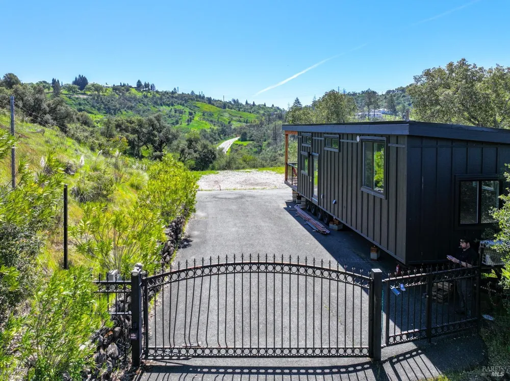 1033 Sundown Trail Santa Rosa, CA 95404