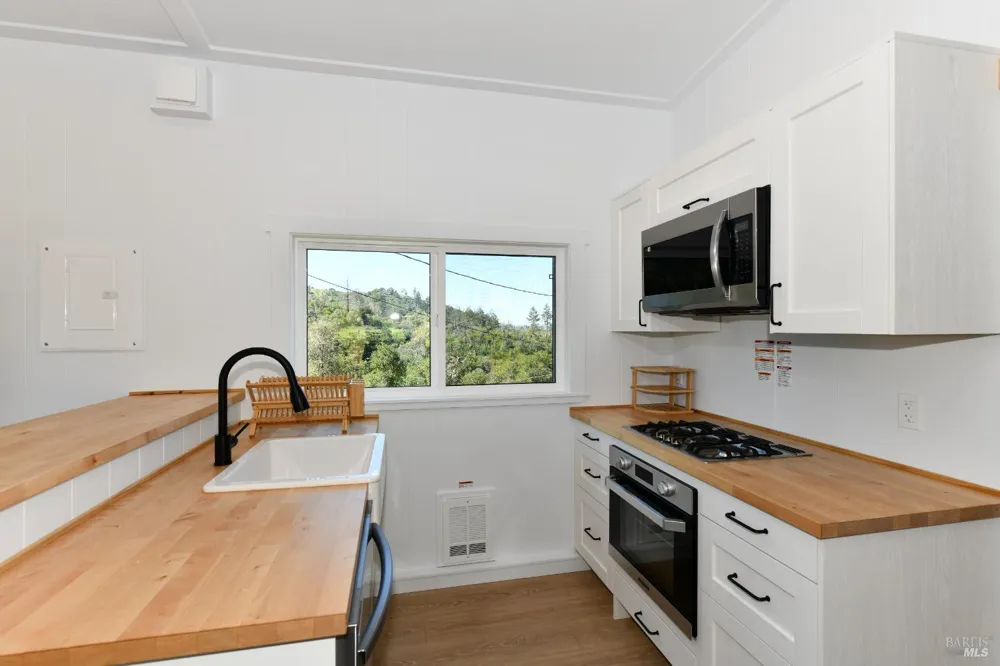 1033 Sundown Trail Santa Rosa, CA 95404