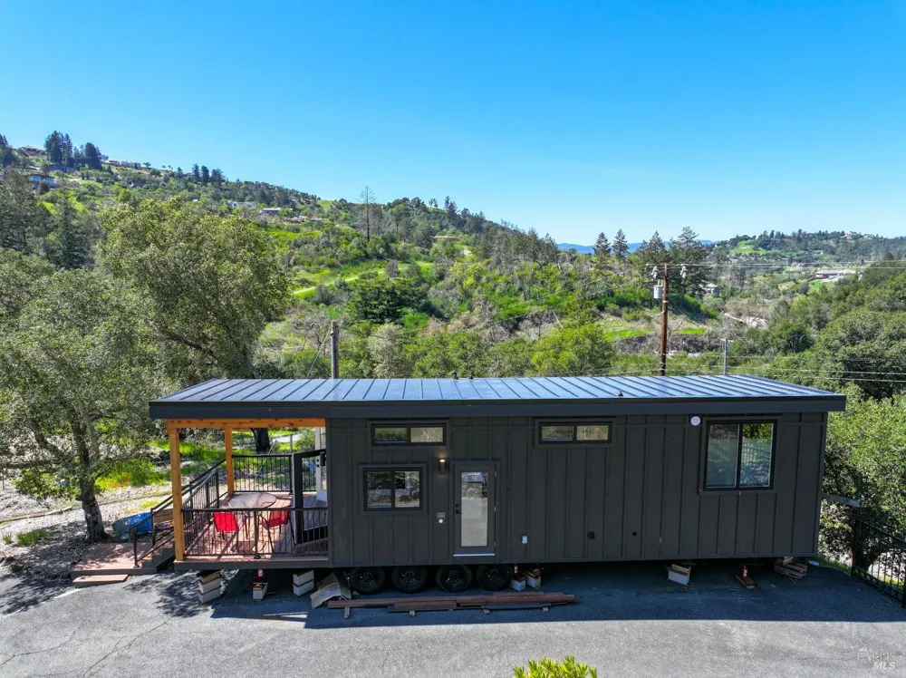 1033 Sundown Trail Santa Rosa, CA 95404