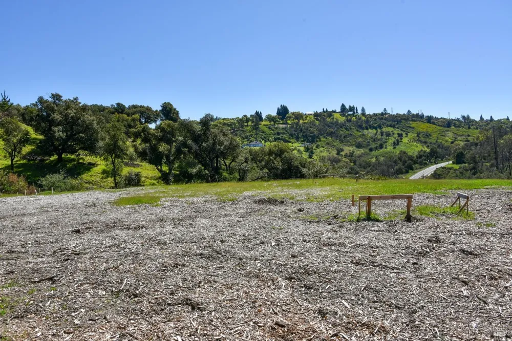 1033 Sundown Trail Santa Rosa, CA 95404