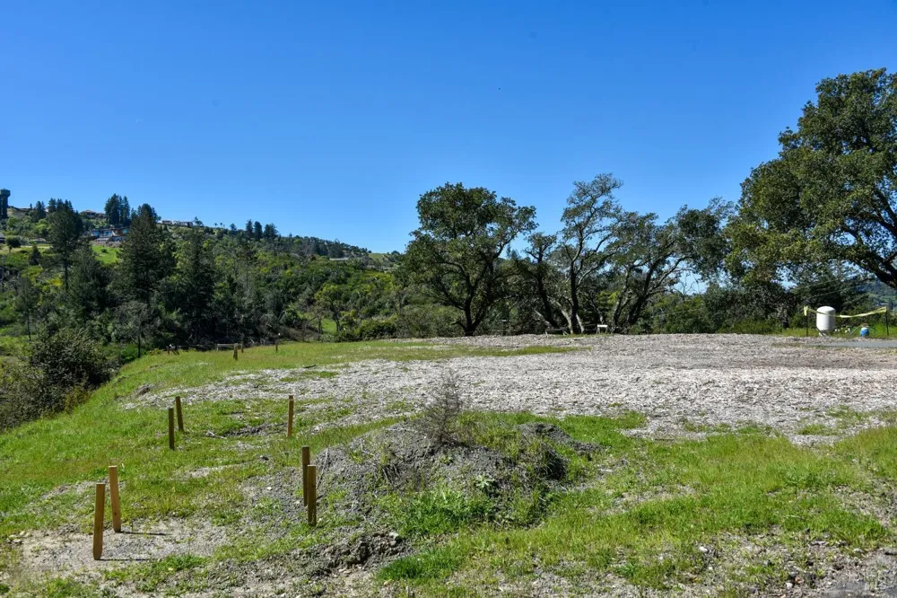 1033 Sundown Trail Santa Rosa, CA 95404