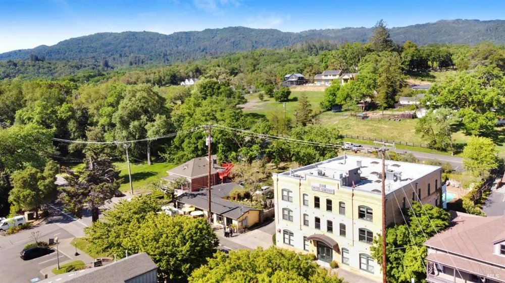 13766 Arnold Drive Glen Ellen, CA 95442