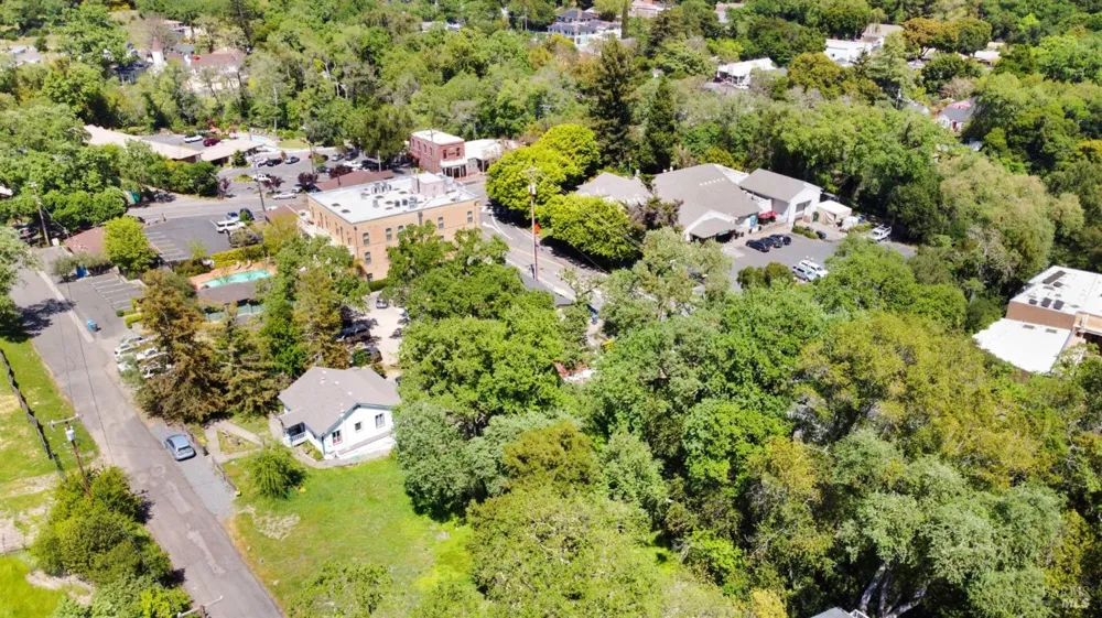 13766 Arnold Drive Glen Ellen, CA 95442