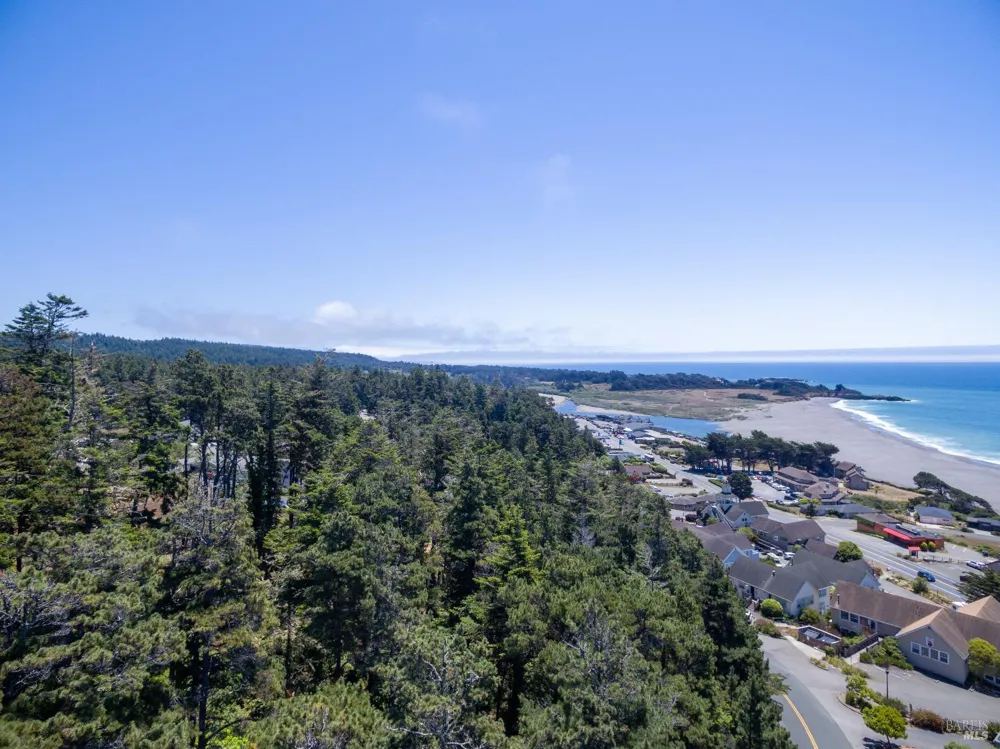 39001 Cypress Way Gualala, CA 95445