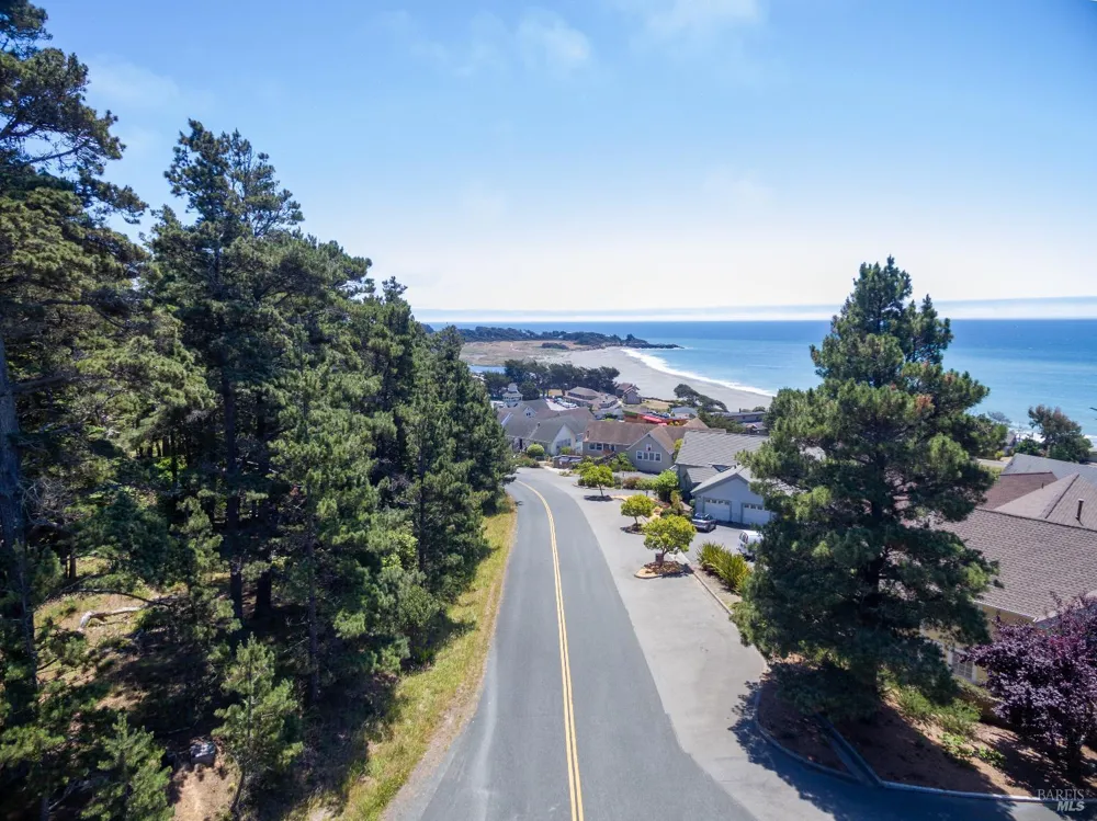 39001 Cypress Way Gualala, CA 95445