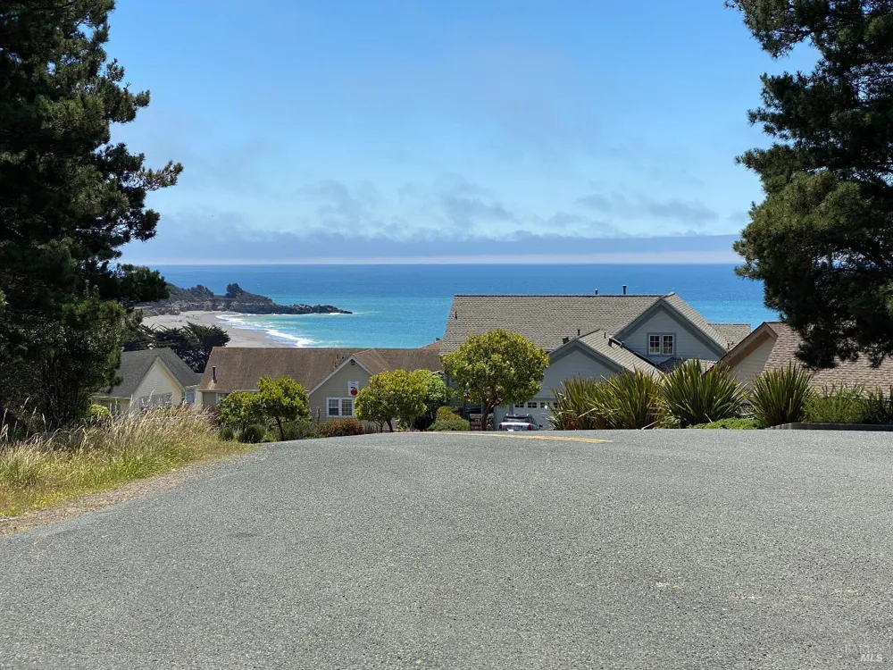 39001 Cypress Way Gualala, CA 95445