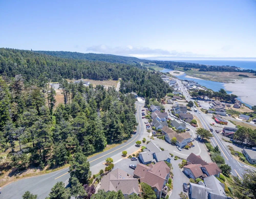 39001 Cypress Way Gualala, CA 95445