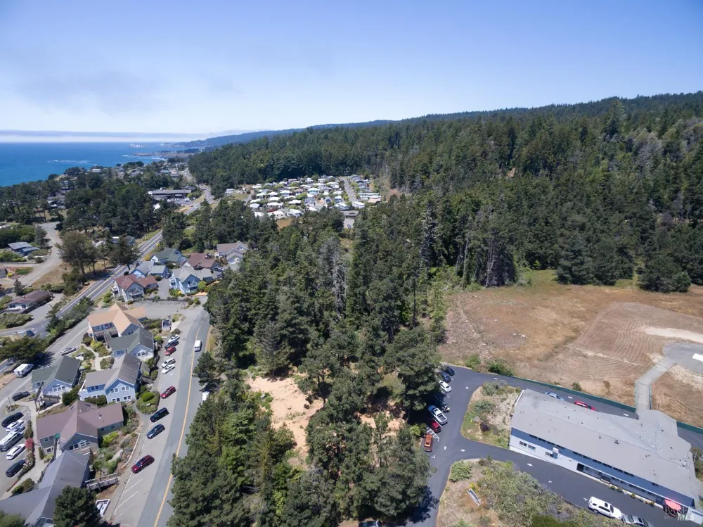 39001 Cypress Way Gualala, CA 95445