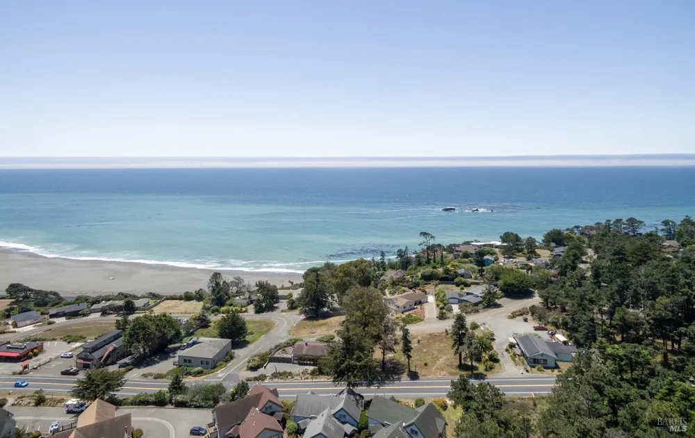 39001 Cypress Way Gualala, CA 95445