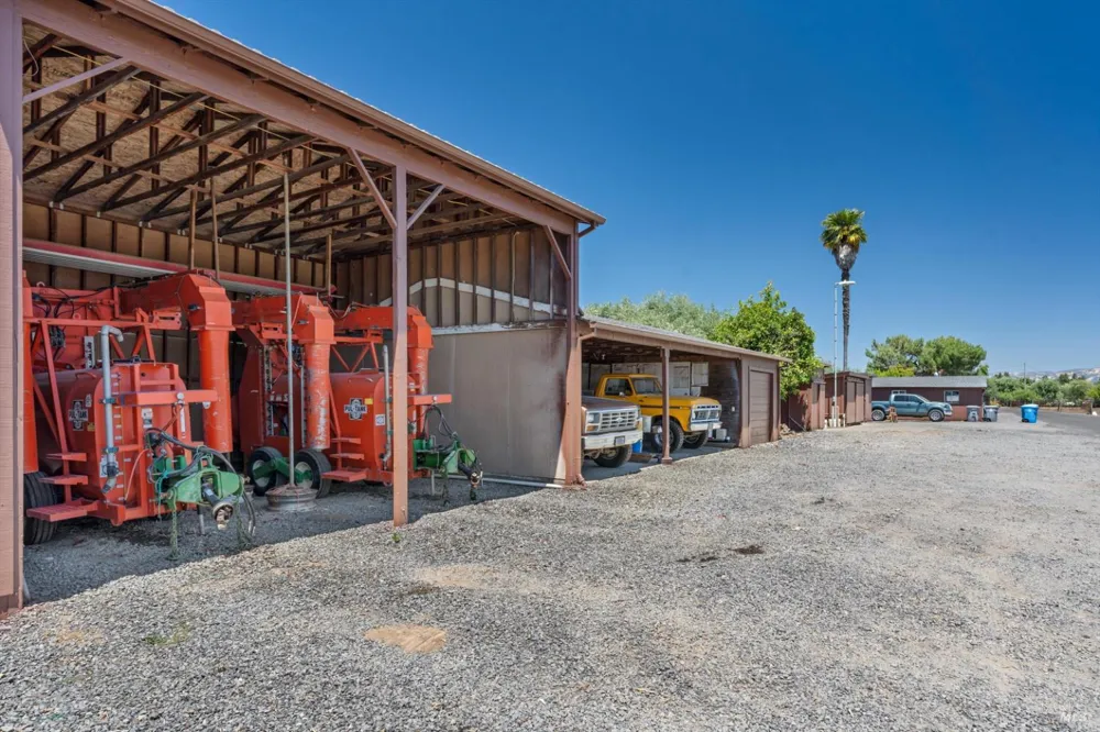 1558 Magnolia Drive Healdsburg, CA 95448