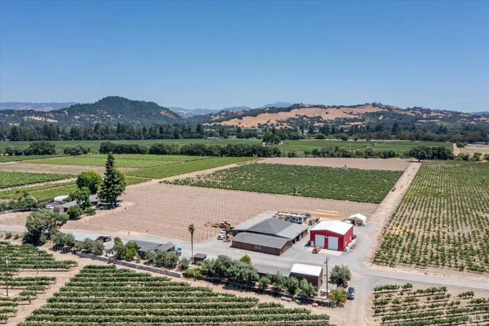 1558 Magnolia Drive Healdsburg, CA 95448