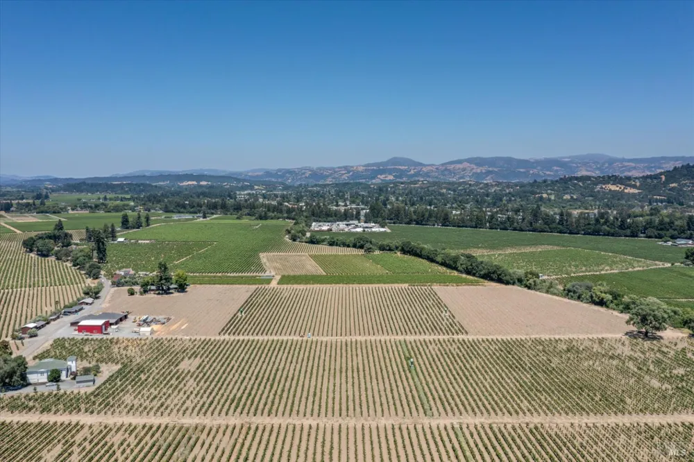 1558 Magnolia Drive Healdsburg, CA 95448