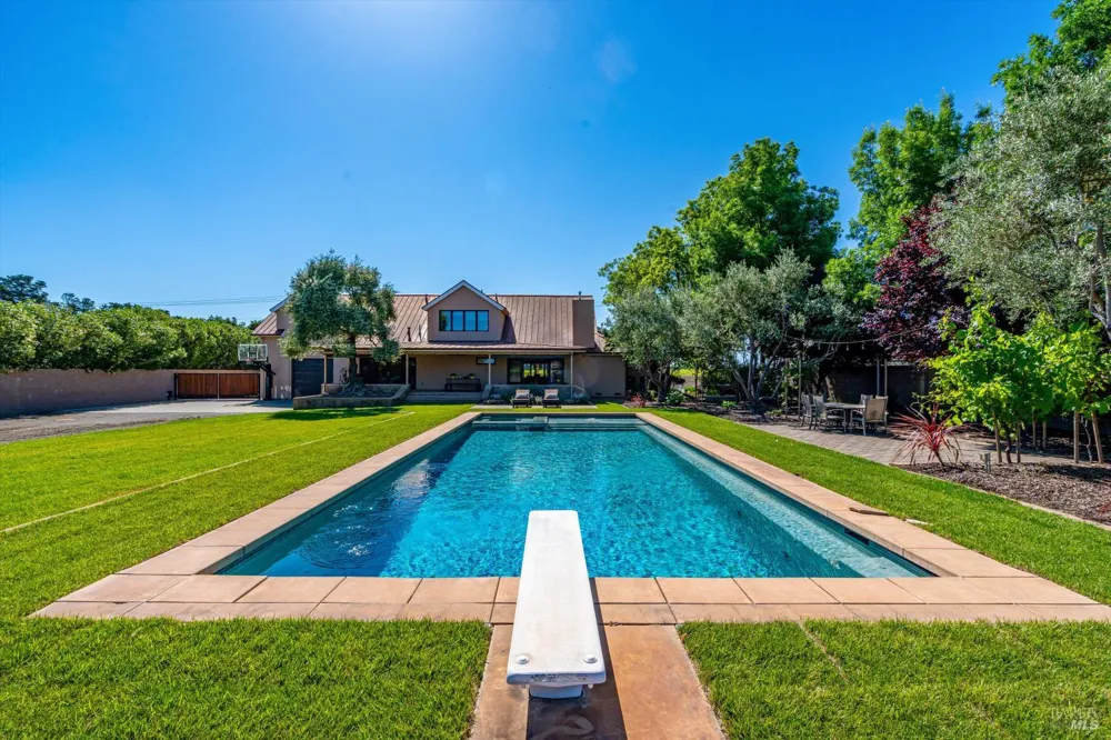 466 Pratt Avenue St. Helena, CA 94574