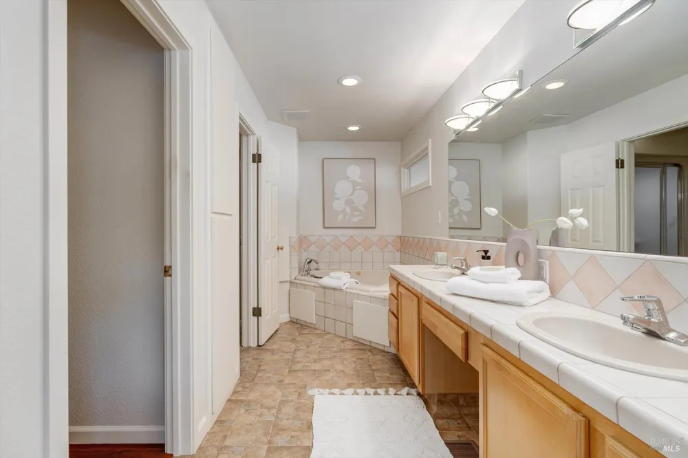 466 Pratt Avenue St. Helena, CA 94574