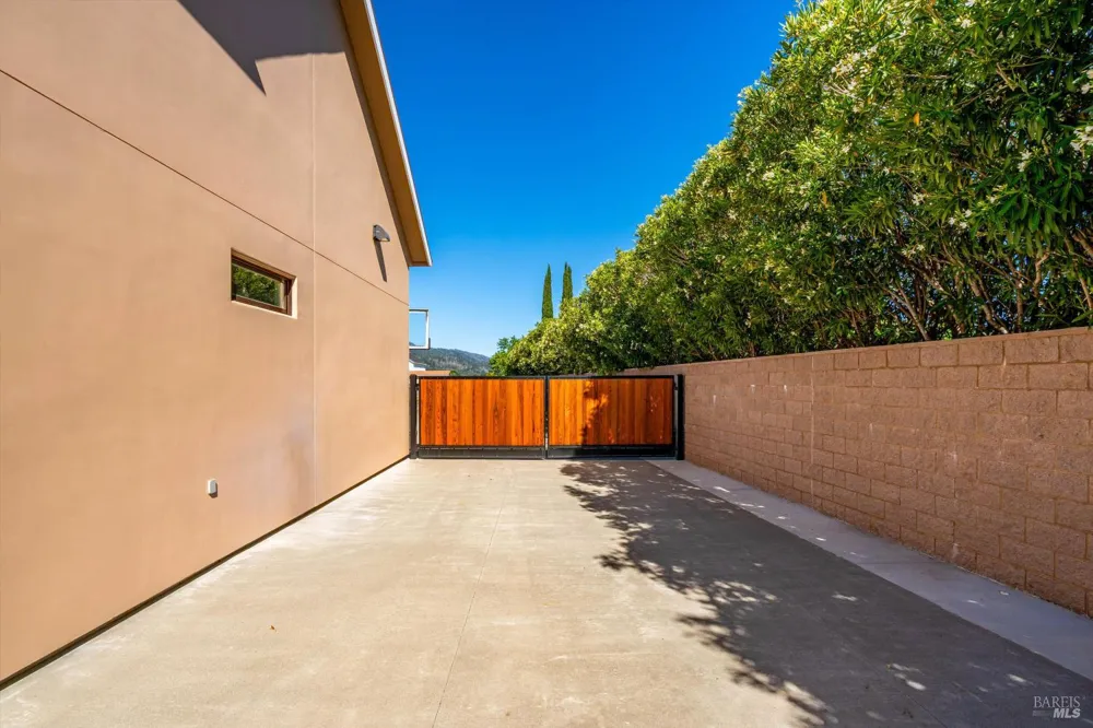 466 Pratt Avenue St. Helena, CA 94574