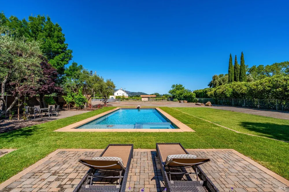 466 Pratt Avenue St. Helena, CA 94574