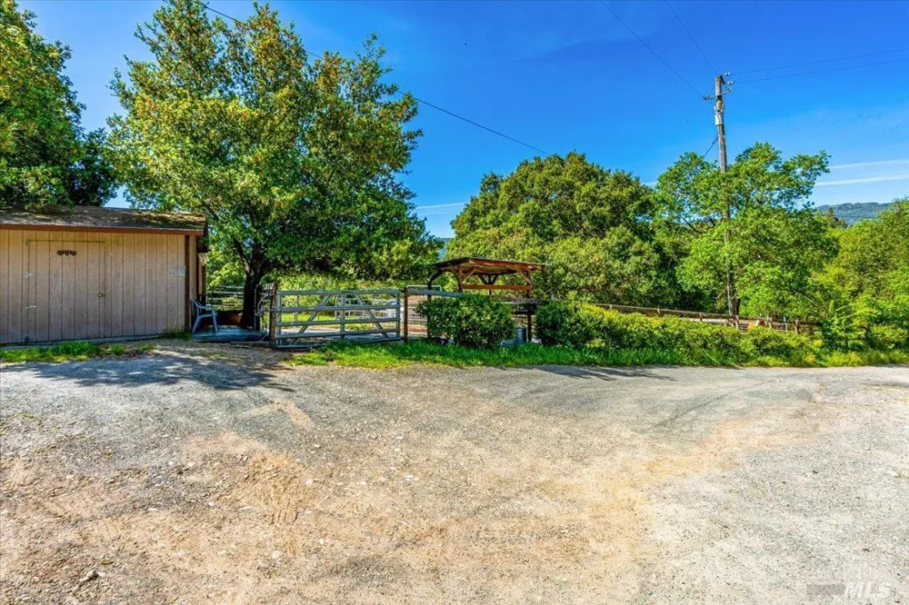 840 Horn Avenue Glen Ellen, CA 95442