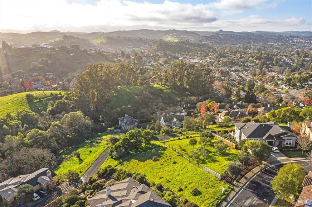 45 Augusta Circle Petaluma, CA 94952