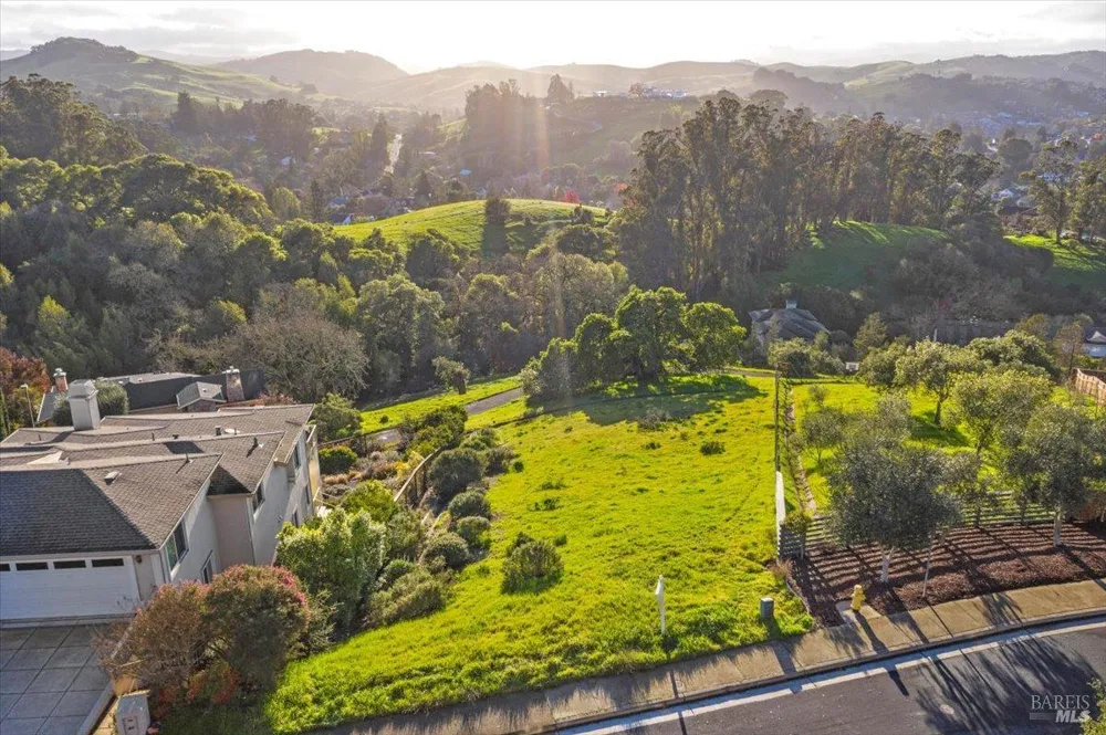 45 Augusta Circle Petaluma, CA 94952