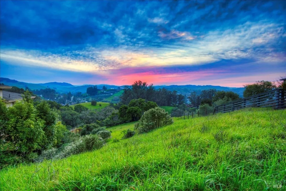 45 Augusta Circle Petaluma, CA 94952