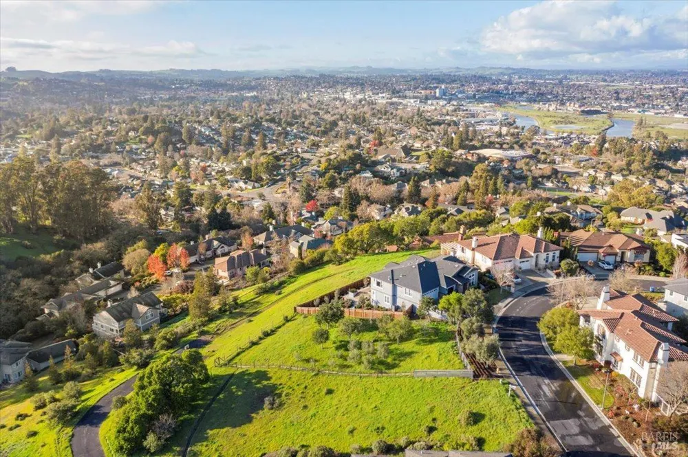 45 Augusta Circle Petaluma, CA 94952