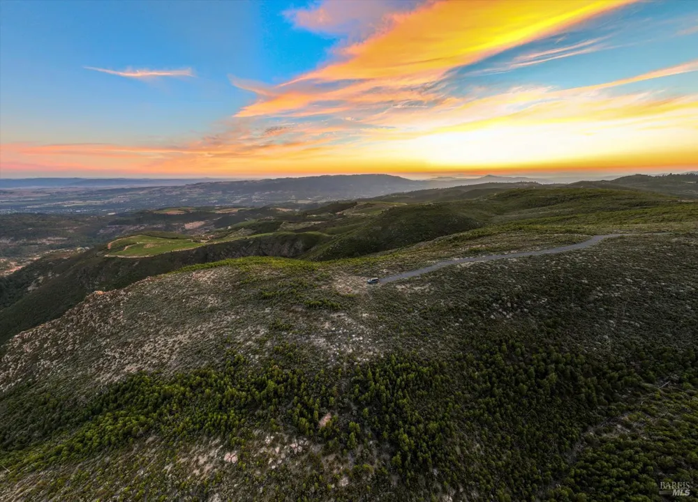 4420 Cavedale Road Glen Ellen, CA 95442